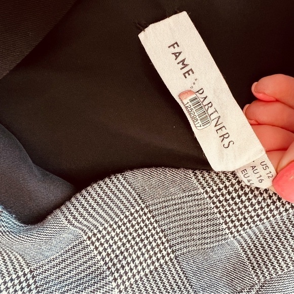 Fame & Partners Everly Dress Size 12 - Picture 15 of 16